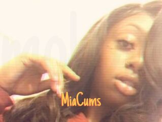 MiaCums